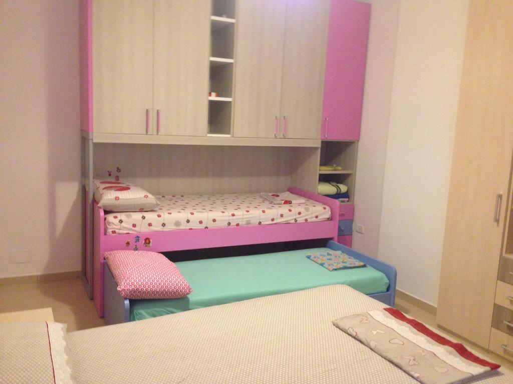 Beachfront Apartment Orikum Habitación foto